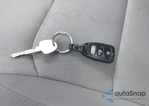 2017 Hyundai Elantra Se z USA, uszkodzony, nr VIN KMHD84LF2HU064073